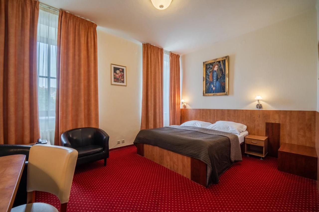 Hotel Grand Угерске-Градиште Экстерьер фото