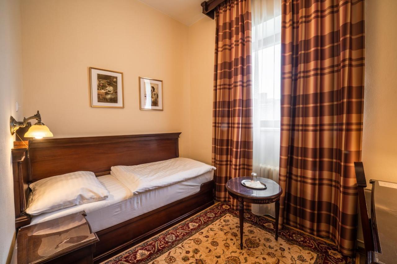 Hotel Grand Угерске-Градиште Экстерьер фото