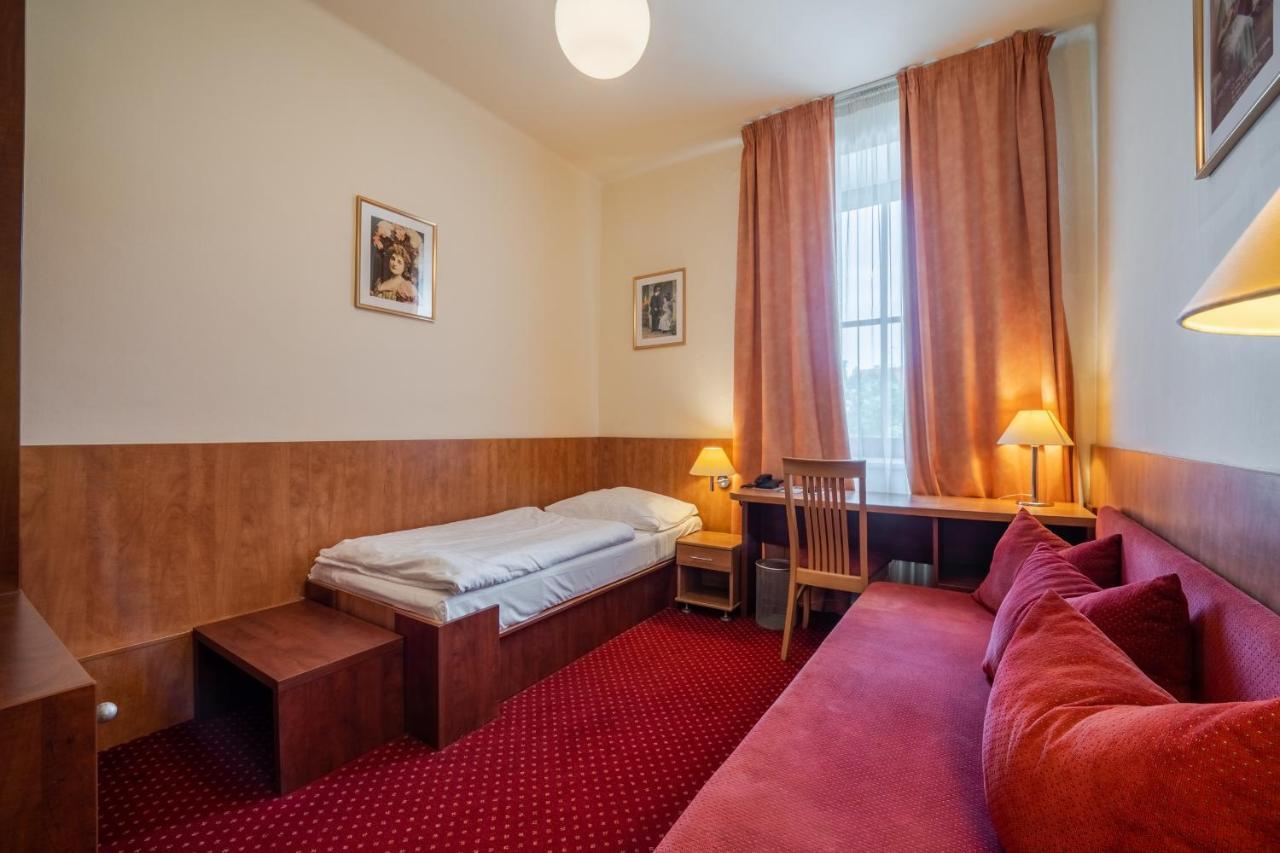 Hotel Grand Угерске-Градиште Экстерьер фото